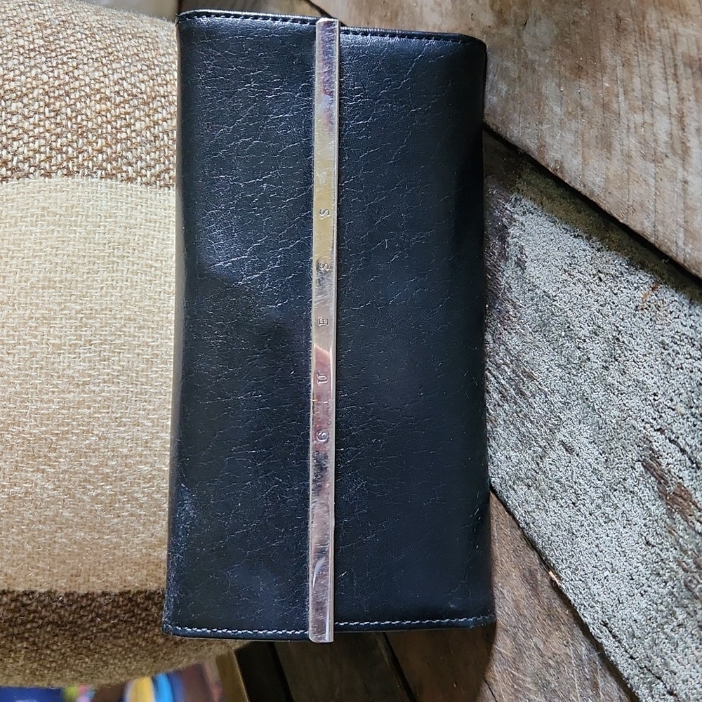 Guess envelope wallet